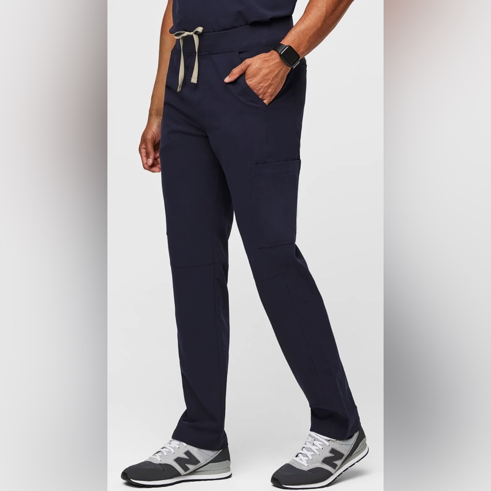 FIGS Men’s Axim Slim Short Scrub Pants – Navy – Size Large Short - NWT